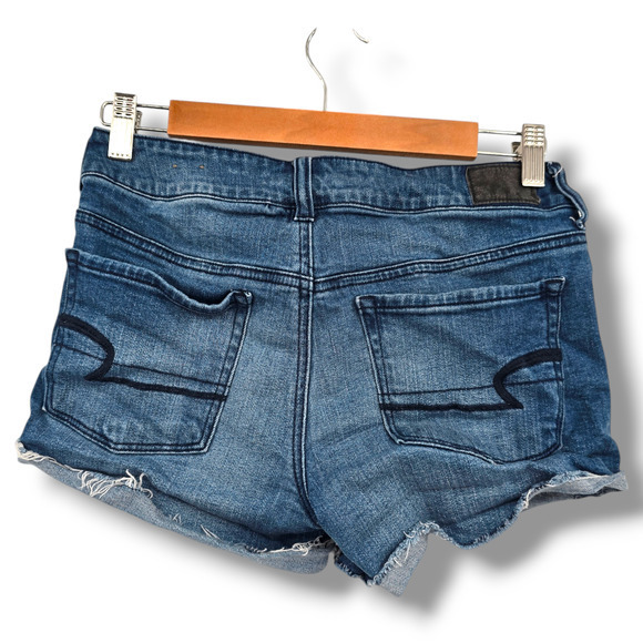 American Eagle Women's Raw Hem Stretch Shortie Denim Shorts Medium Wash‎ Size 6 - Picture 2 of 10